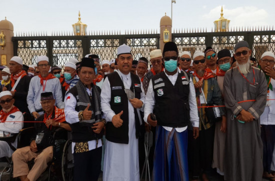 Masuki Areal Raudhah, Air mata Jamaah Haji Wanita Kampar Tumpah di Makam Nabi Muhammad Saw. 