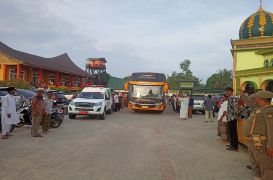 Tergabung di Kloter 11 BTH, Sebanyak 47 JCH Serantau Kampar Kiri Berangkat hari ini. 