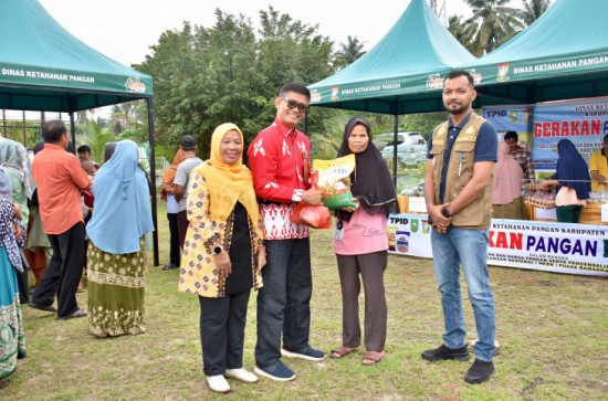 Pemda Kampar Masih Dengan Pasar Murahnya Dalam Upaya Tekan Angka Inflasi Dan Penuhi Kebutuhan Masyarakat Dengan Harga Di Bawah Harga Pasar. 