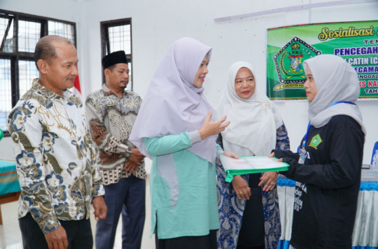 Cegah Stunting Ketua LK2S Kabupaten Kampar Berikan Sosialisasi/Penyuluhan Bagi Catin.