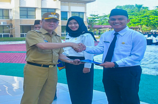 Pemkab Kampar Gelar Apel Penyerahan SK PPPK Formasi Tahun 2023 Secara Simbolis.