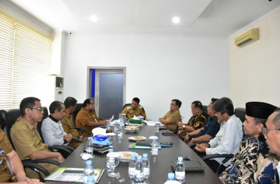Pj Bupati Kampar Pimpin Rakor Pengendalian Dana PI 10% Wilayah Kerja Migas di Kabupaten Kampar. 