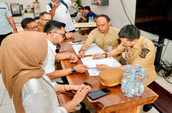 PJ Bupati Kampar Hambali, Terima Dana Hibah Pembangunan Daerah Dari Kementerian PUPR RI.