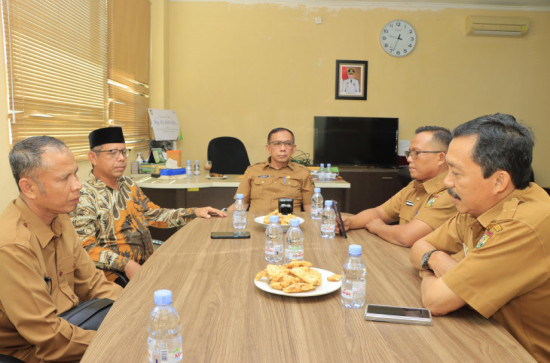 Dukung Kemajuan Pendidikan, Asisten III Setda Kampar Azwan, M. Si, Terima Audiensi Pengurus Ponpes Muhammadiyah. 