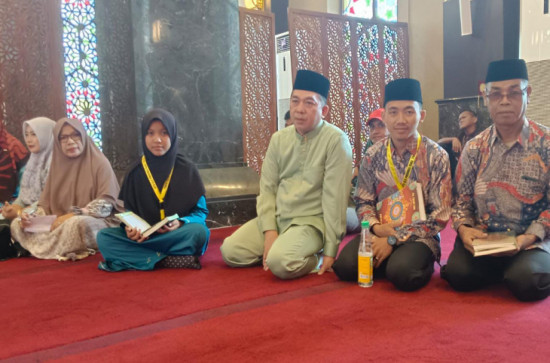 Kakan Kemenag Kampar Fuadi, Dampingi Langsung Peserta MTQ Dari Kampar Cabang Murottal Remaja. 