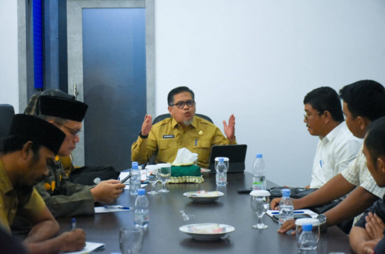 Hanya dihadiri staf dan Tak Temukan Solusi, Kadis Perindustrian Dan Tenaga Kerja Kab. Kampar Hentikan Rapat Dengan PT. Johan Sentosa. 