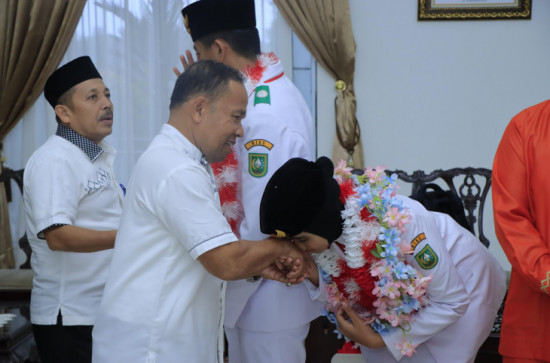 Duta Paskibraka Nasional di IKN Kamilatun Nisa Asal  Kampar Tiba di Bandara Sultan Syarif Kasim II 