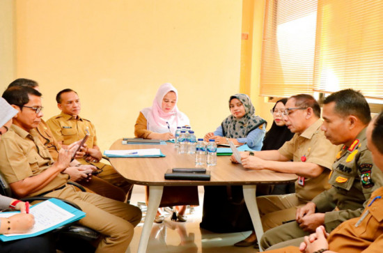 Asisten III Ir. Azwan M. Si Pimpin Rapat SOTK Diskominfo Kampar. 