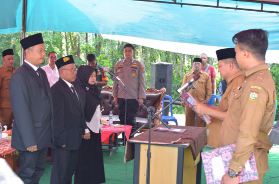 Lantik dan Kukuhkan Perangkat Desa Persiapan Jawi-jawi, Ini Harapan Camat Kampa. 