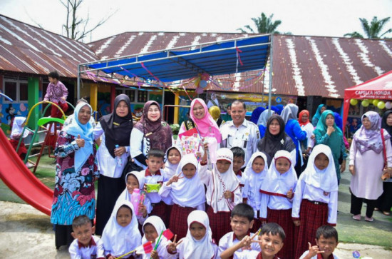 Gencarkan Gempur PAUD Kab. Kampar, Ricana Hambali Lakukan Penggesaan Dalam Transisi PAUD Menuju SD Yang Menyenangkan di Kabupaten Kampar. 