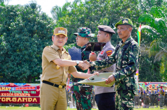 Pj Bupati Kampar Apresiasi Korem 031/WB Turunkan Prajurit TNI Guna Membangun Desa