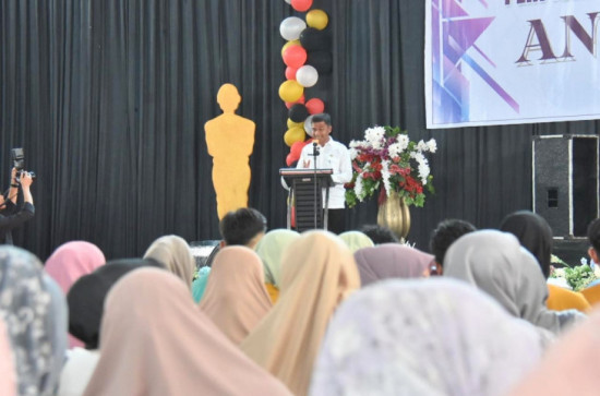 Melepas Siswa/i SMAN 1 Bangkinang Kota, Plh. Sekda Kampar Siswa Ini menjadi Pemimpin Yang Hebat Dan Tangguh dimasa Mendatang.