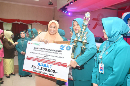 TP PKK Kabupten Kampar Raih Peringkat Pertama Lomba Penyuluhan 10 Program Pokok PKK pada Puncak Hari Kesatuan Gerak (HKG) PKK.