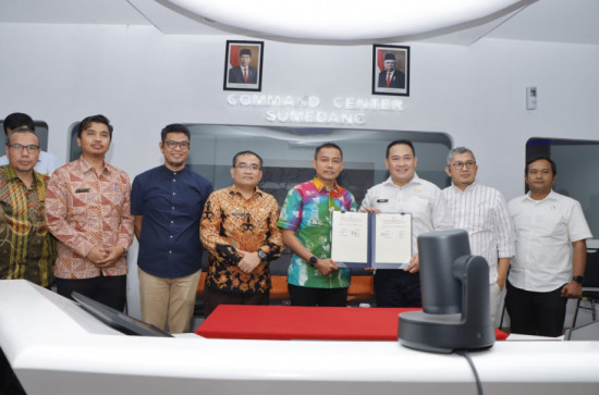 Disambut Pj Bupati Sumedang, Kabupaten Kampar tandatangani Perjanjian Kerjasama Terkait Penyelenggaraan SPBE dengan Pemkab Sumedang. 