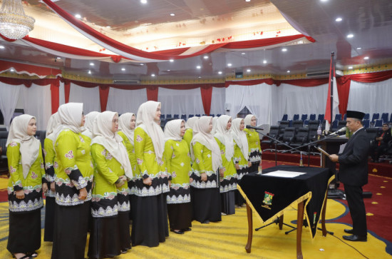 Ketua DPRD Kab. Kampar Lantik Kepengurusan IKKD DPRD Kab. Kampar Periode 2024-2029. 