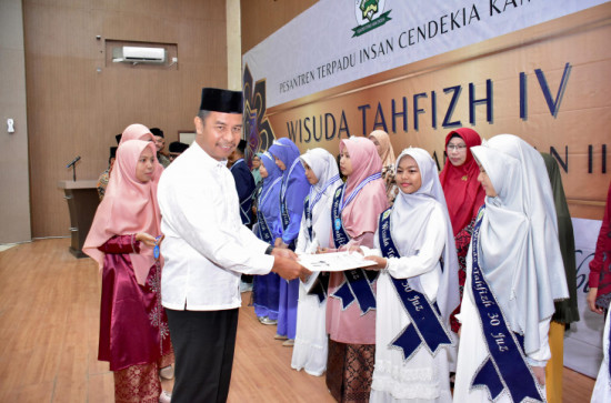 Hadiri Wisuda Tahfiz Insan Cendikia, Ahmad Yuzar : Bangga dan Apresiasi Lahirkan Tahfiz/Tahfizah Kampar. 