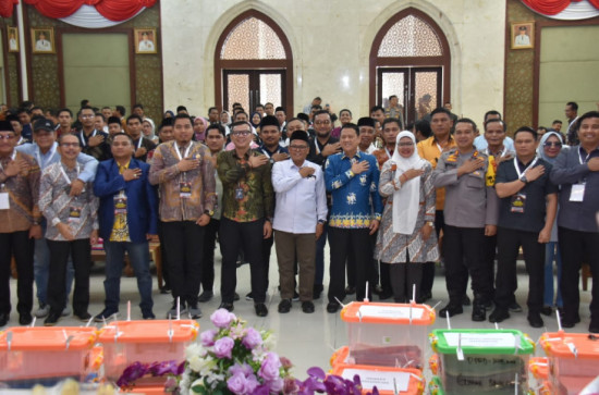 Pj Bupati Kampar Apresiasi, Kampar Kabupaten Pertama Lakukan Rapat Pleno Rekapitulasi Hasil Perhitungan Suara di Riau
