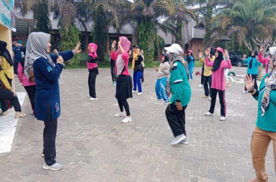 Sosialisasikan Pencegahan Kekerasan Pada Perempuan Dan Anak, Dinas PPKBP3A Kab. Kampar Ajak Tingkatkan Pengawasan Melalui Kegiatan Sehat Dan Produktif