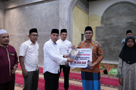 Tim I Safari Ramadhan Pemda Kampar Serahkan Bantuan Di Masjid At-Taqwa Desa Kuntu.