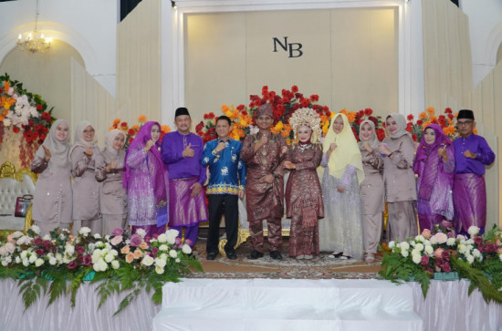 Pj Bupati Kampar Hadiri Resepsi Pernikahan Bayu Pratama Bahrein dengan Nadia Salsabila.