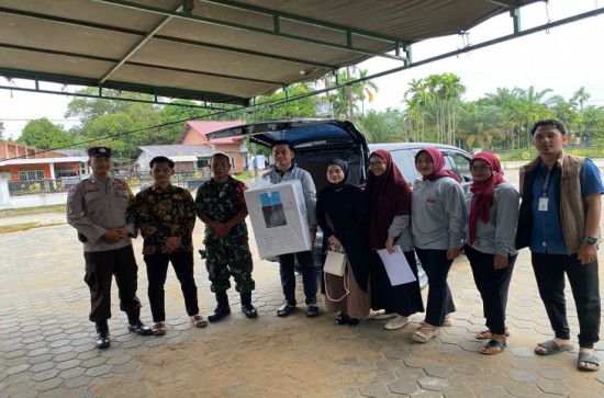 Pelaksnaan Pemungutan Suara di TPS 004 Desa Lereng Kecamatan Kuok Berjalan Sukses, Aman dan Lancar. 