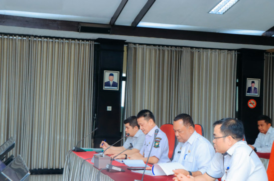 Pj Bupati Kampar Ikuti Evaluasi Penilaian Kinerja Triwulan I.