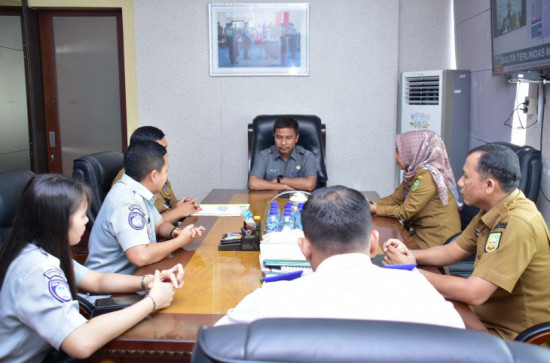 Perkuat Kerjasama Dan Pelayanan Masyarakat, PJ Sekda Kampar Audiensi Bersama Jasa Raharja dan Tim Pembina Samsat Bangkinang.