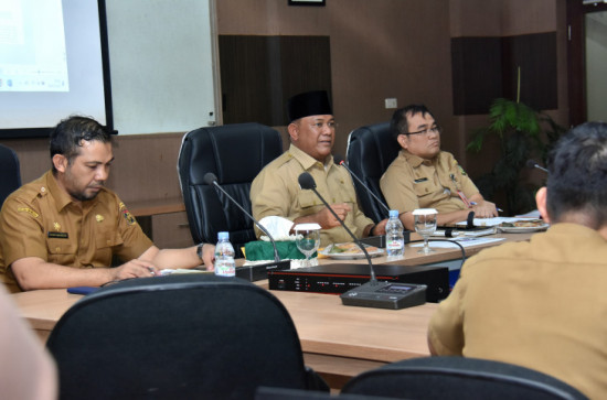 Pimpin Rapat LPPD dan SPM, Pj Sekda Kampar Tekankan 18 Indikator LPPD Setiap OPD Harus Selesai.