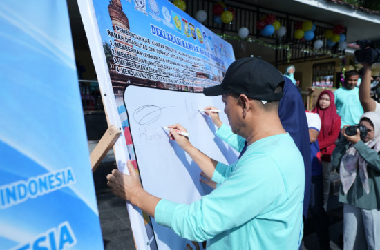 Peringatan Hari Bahasa Isyarat Internasional Ke-73 Tahun 2024, Pj. Bupati Kampar Tanda Tangani Deklarasi Kampar Ramah Disabilitas