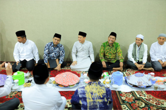 Jamu Rektor UMRI Dengan Buka Puasa Bersama, Pj. Bupati Kampar : Berharap Dapat Memberikan Semangat Nuzul Al Qur'an Kepada Masyarakat