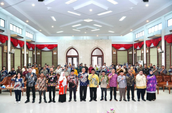 Asisten II Suhermi Buka Sosialisasi dan Pencanangan Desa Cinta Statistik (Desa Cantik) Kabupaten Kampar Tahun 2024. 