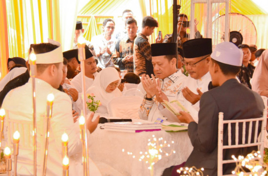 Hadiri Pesta Pernikahan Panji Gusti Pangestu Catur, Pj Bupati Kampar Hambali Ucapkan Selamat, Sakinah Mawaddah Warahmah, Kekal Hingga Anak Cucu.