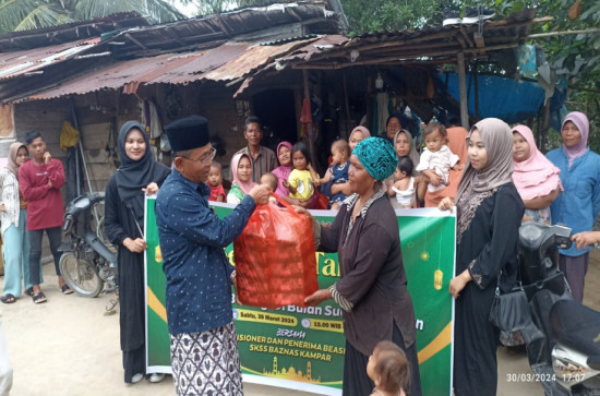 Berkah Ramadhan, Baznas Kampar Berbagi Takjil Kepada 185 Mustahik