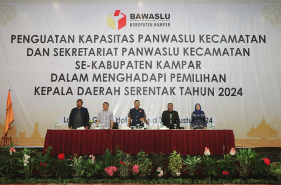 Ketua Bawaslu Kabupaten Kampar Buka Kegiatan Penguatan Kapasitas Panwaslu Kecamatan dan Sekretariat Panwaslu Kacamatan Se-Kabupaten Kampar. 