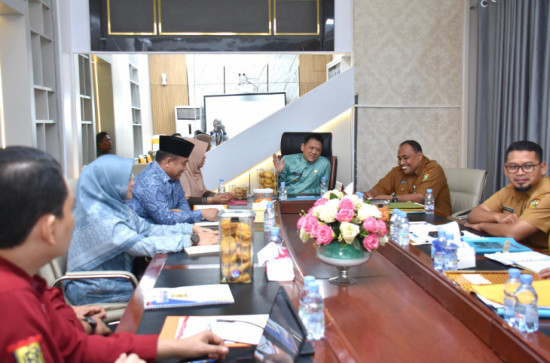 Setujui RKA PT. Bank Sarimadu, Pj Bupati Kampar Berharap PT. BPR Sarimadu harus Berinovasi untuk mewujudkan BUMD Kampar semakin Malaju. 