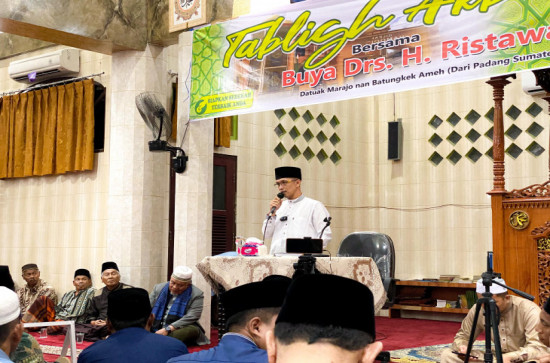 Mewakili Pj Bupati Kampar, Kadis Perhubungan Kabupaten Kampar Hadiri Tabliq Akbar Di Masjid Istiqomah Desa Lereng.