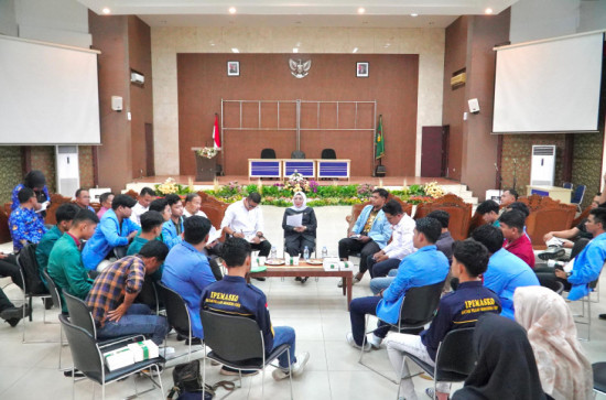 Lakukan Dialog Terbuka, Wakil Bupati Kampar Jawab Enam Tuntutan Aliansi Mahasiswa Kampar Pekanbaru