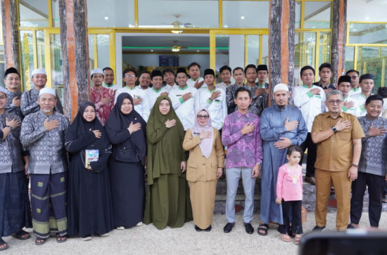 Wakil Bupati Kampar Resmikan Klinik Madani Di Pesantren Ma’had Tahfidz TafaqquhSiak Hulu