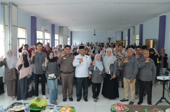 KPA Kampar Peringati Hari HIV-AIDS Sedunia, Gelar Sosialisasi di Universitas Pahlawan dan Bagikan Stiker Edukasi