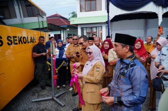 Bentuk Komitmen di Bidang Pendidikan, Pemkab Kampar Sediakan Bus Sekolah Gratis Untuk Pelajar di Kecamatan Tambang