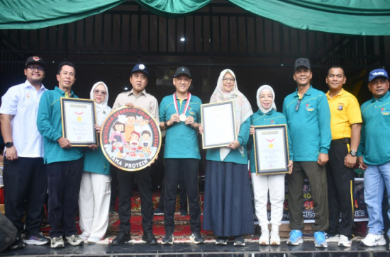 Pemda Kampar Pecahkan Rekor Muri 1. 373 Sajian Gulai Ikan Salai Patin 