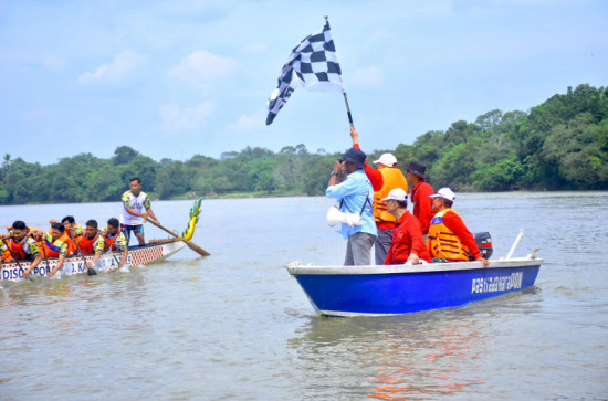 Diikuti 28 Tim, PJ Bupati Kampar membuka secara resmi Open Turnamen Pacu Sampan Semarak Hari Jadi Ke-75 Kabupaten Kampar Tahun 2025.