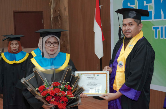 Sekolah Lansia Wisuda Sebanyak 90  Wanita Lansia, Tertua Ibu Saliem dengan Usia 85 Tahun