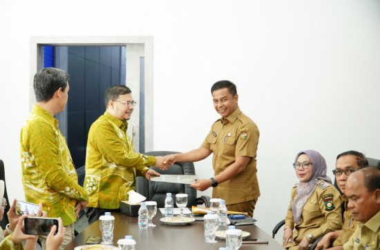 Bupati Kampar Terima Tim BPK RI pada Entry Meeting Pemeriksaan Kepatuhan atas Belanja Tahun Anggaran 2025