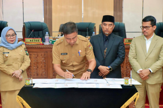 Pemkab Kampar dan DPRD Tandatangani Nota Kesepakatan KUA-PPAS Tahun Anggaran 2026