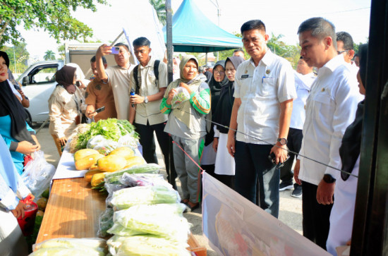Pemkab Kampar Gelar Pangan Murah Jelang Iedul Adha 1446 H, , Bupati Kampar Ahmad Yuzar ; Stabilkan Harga dan Pemenuhan Kebutuhan Pangan Masyarakat. 
