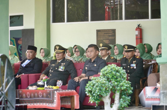 Berjalan Dengan khidmat, Bupati Kampar Ahmad Yuzar Hadiri Upacara Peringatan HUT TNI Ke-80 di Markas Kodim 0313/KPR