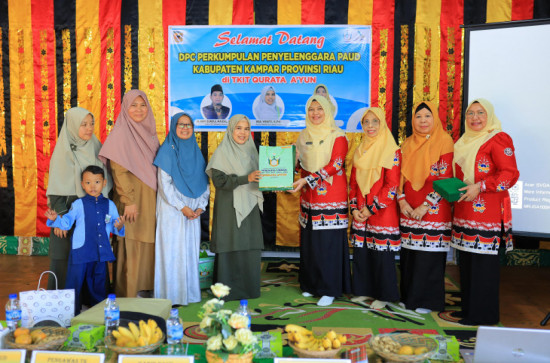 Majukan PAUD Kampar, Ketua DPC PP-PAUD Kabupaten Kampar dan Rombongan Kunjungi TK Qurrata A’Yun Kabupaten Tanah Datar