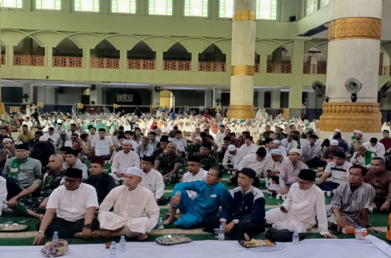 Kegiatan Tabligh Akbar dan Kampar Berselawat Pemda Kampar Dihadiri Ribuan Orang, Wabup Apresiasi dan Ajak Bersama Membangun Negeri 