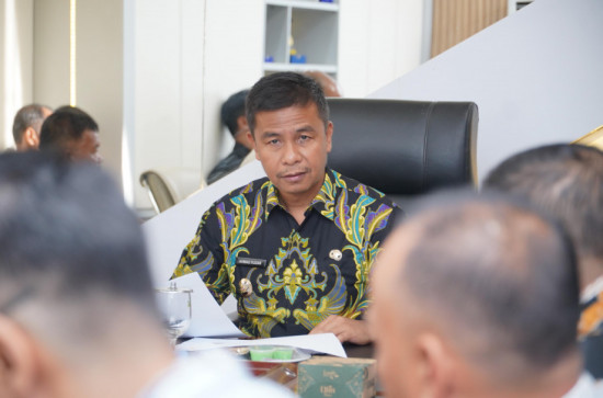 Warga Senama Nenek Digotong Saat Meninggal, Bupati Kampar Turut Berdukacita dan Evaluasi Penggunaan Ambulan 